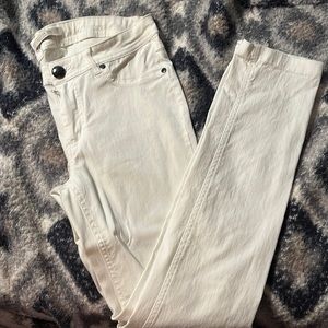 White skinny pants